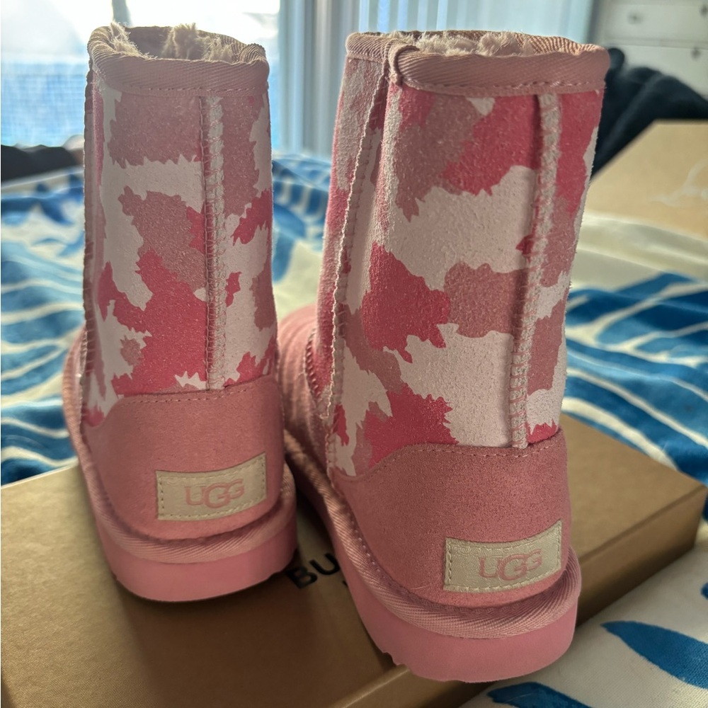 Army print, pink children UGG